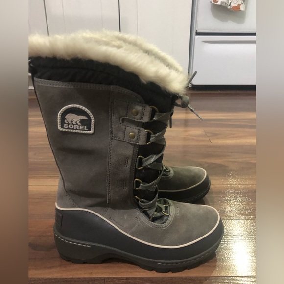 Women’s Tall Winter Boots - Size 7 - Grey - Picture 1 of 7